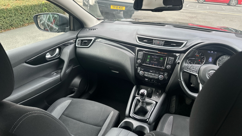 Nissan Qashqai 1.3 DiG-T Acenta Premium 5dr Petrol Hatchback